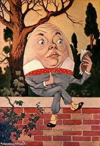 «Humpty Dumpty», por Milo Winter, 1916. Huevo con forma humana y vestido con traje gris está sentado en un muro y mira su cuaderno de notas con aire de superioridad.